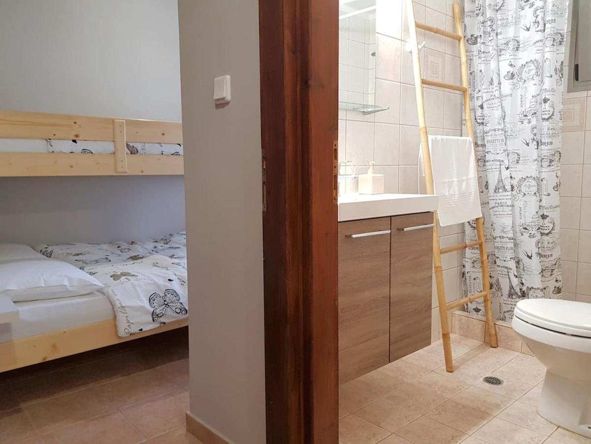 Colimbos Accommodation, 2 Min From The Beach Sfinarion Exterior photo